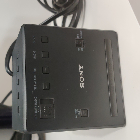 Sony ICFC1TB Alarm Clock Radio, Black - Picture 2 of 5